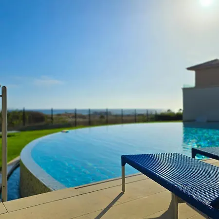 Css Coastal Smart Superior With Gym Spacious Апартаменты *